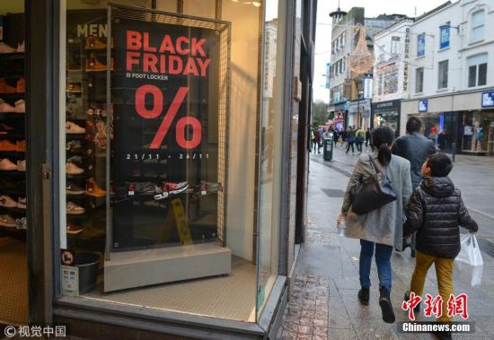 Black Friday shoppers forgo lines for online
